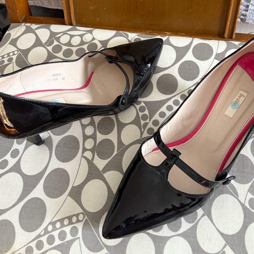 Elegant Black Patent Leather Women's Shoes